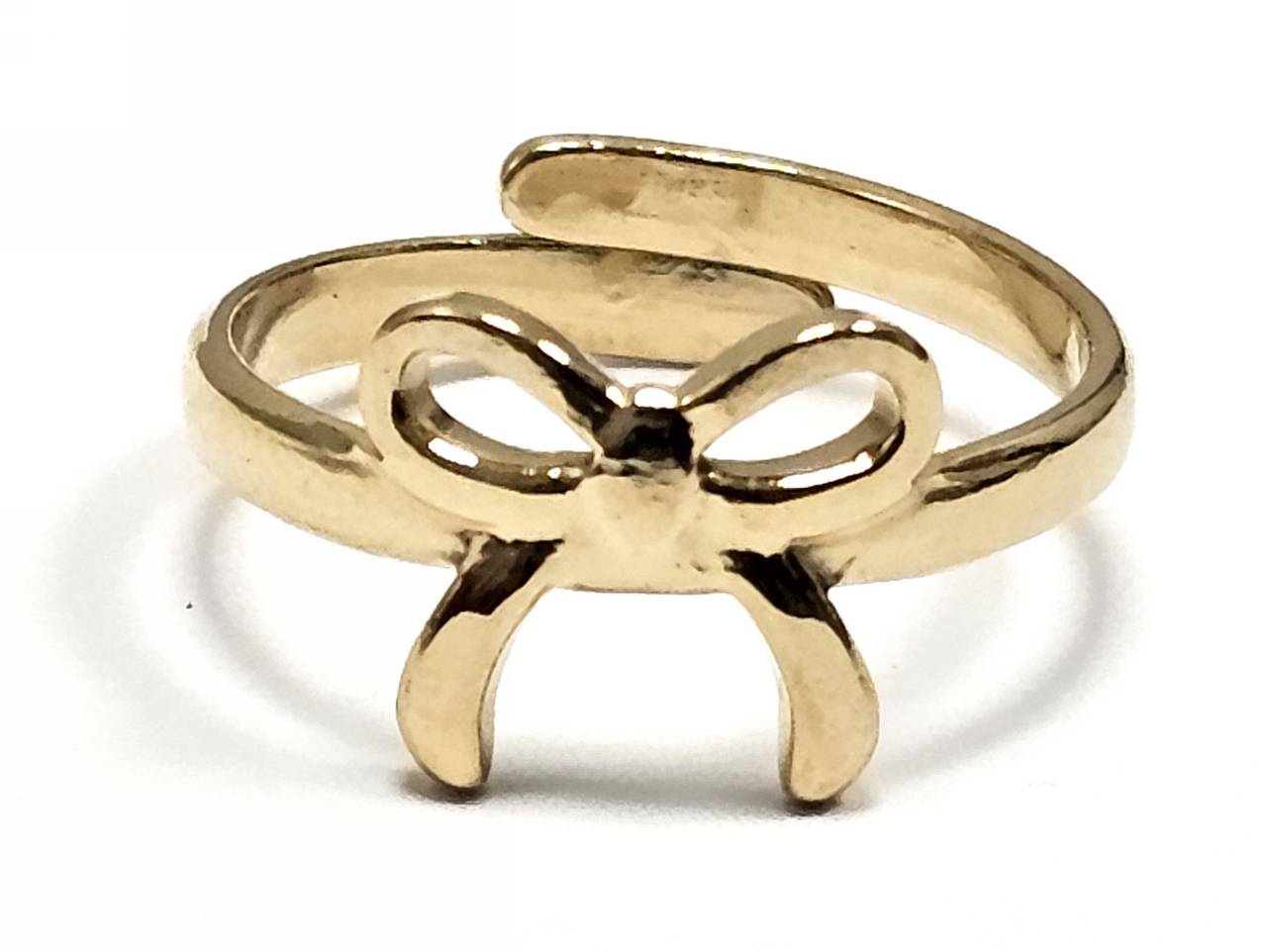 Μοντέρνο Δαχτυλίδι με Διπλό Βρόχο σε Χρυσόχρωμο Μέταλλο και Σχέδιο Κόμπου | 2422-011X