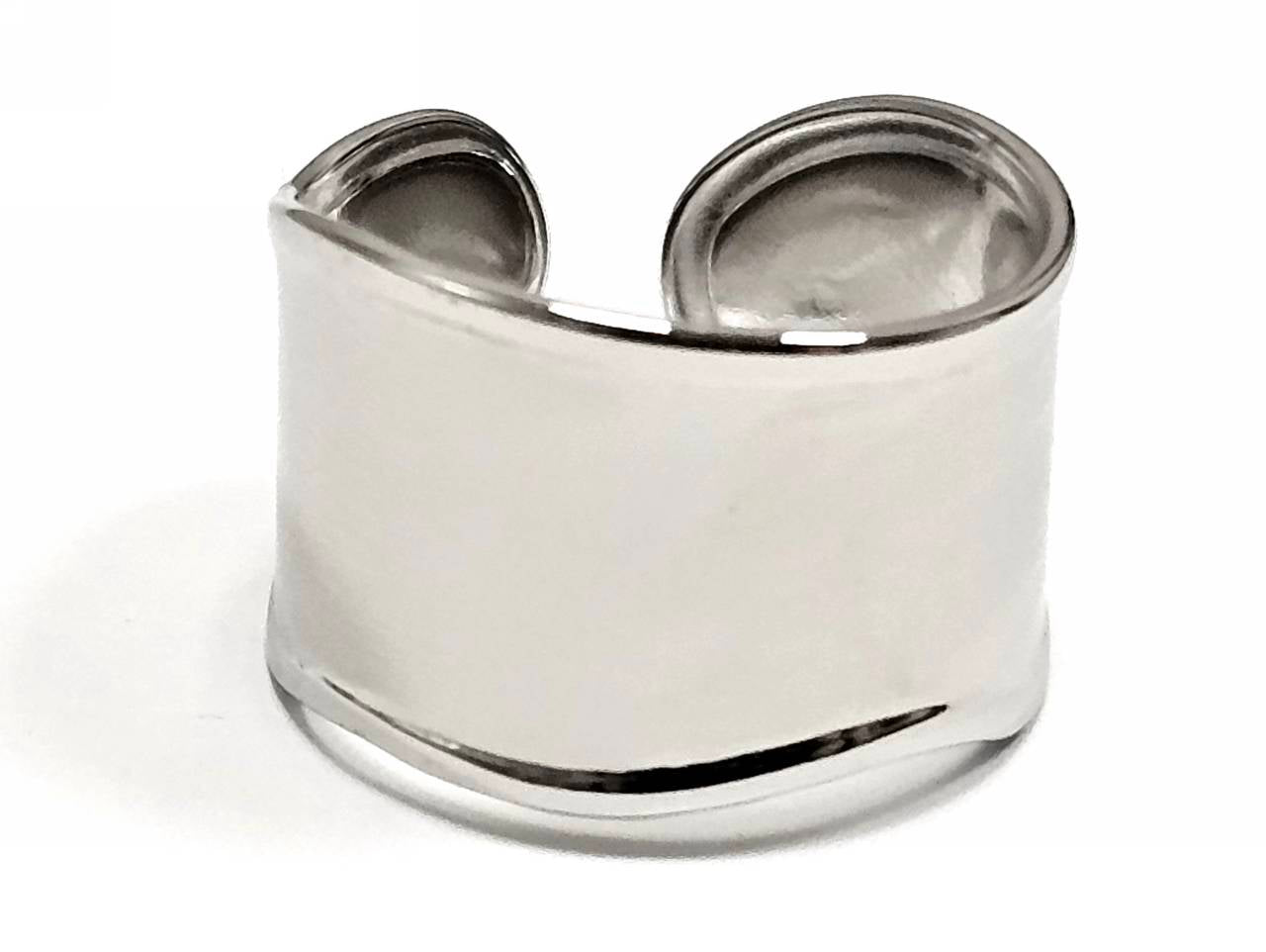 Μοντέρνο Γυναικείο Δαχτυλίδι Λευκού Μετάλλου με Λεία Επιφάνεια και Ανοιχτή Πλευρά | 2422-013A