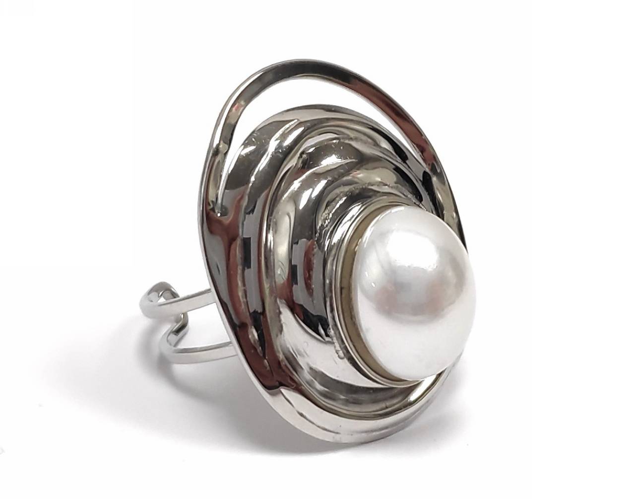 Μοντέρνο Γυναικείο Δαχτυλίδι με Λευκή Πέρλα και Σπειροειδές Σχέδιο | 2412-097A