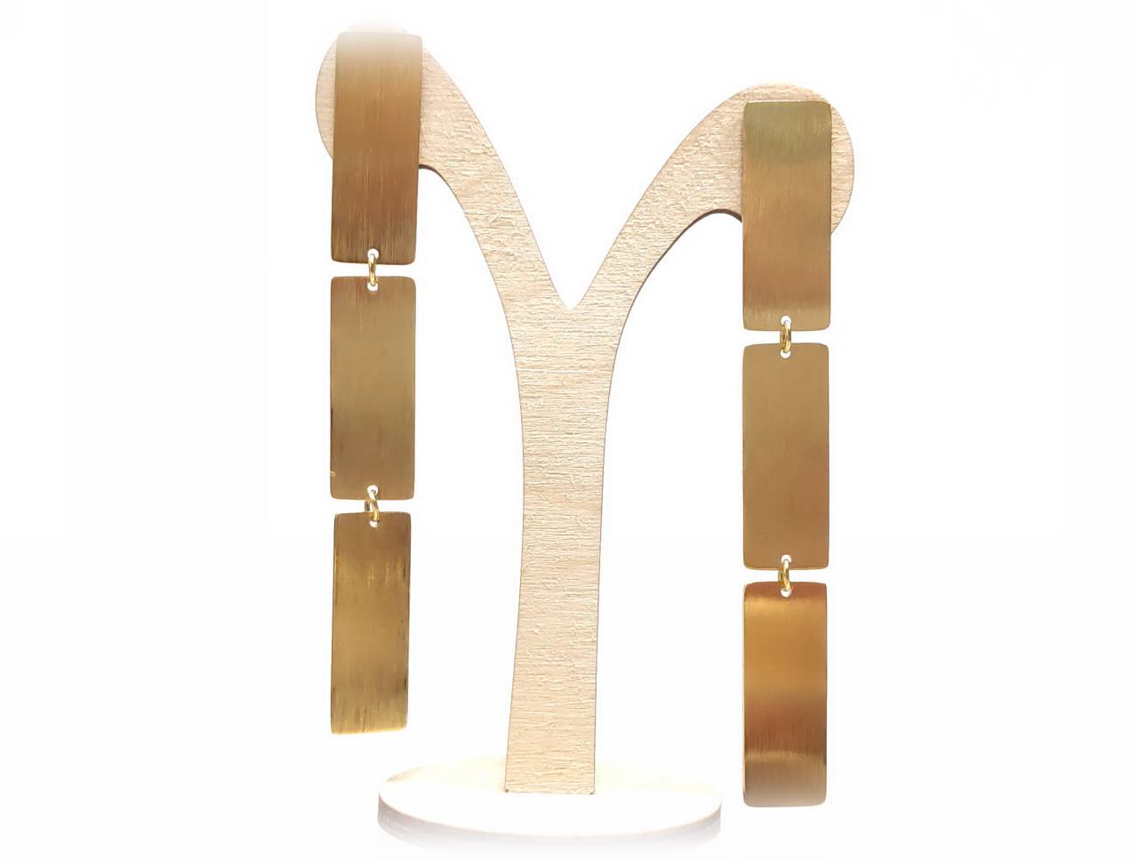 Κομψά Χρυσαφί Σκουλαρίκια με Μεταλλικά Ορθογώνια Πλακέ και Βουρτσισμένη Υφή | 2412-108X