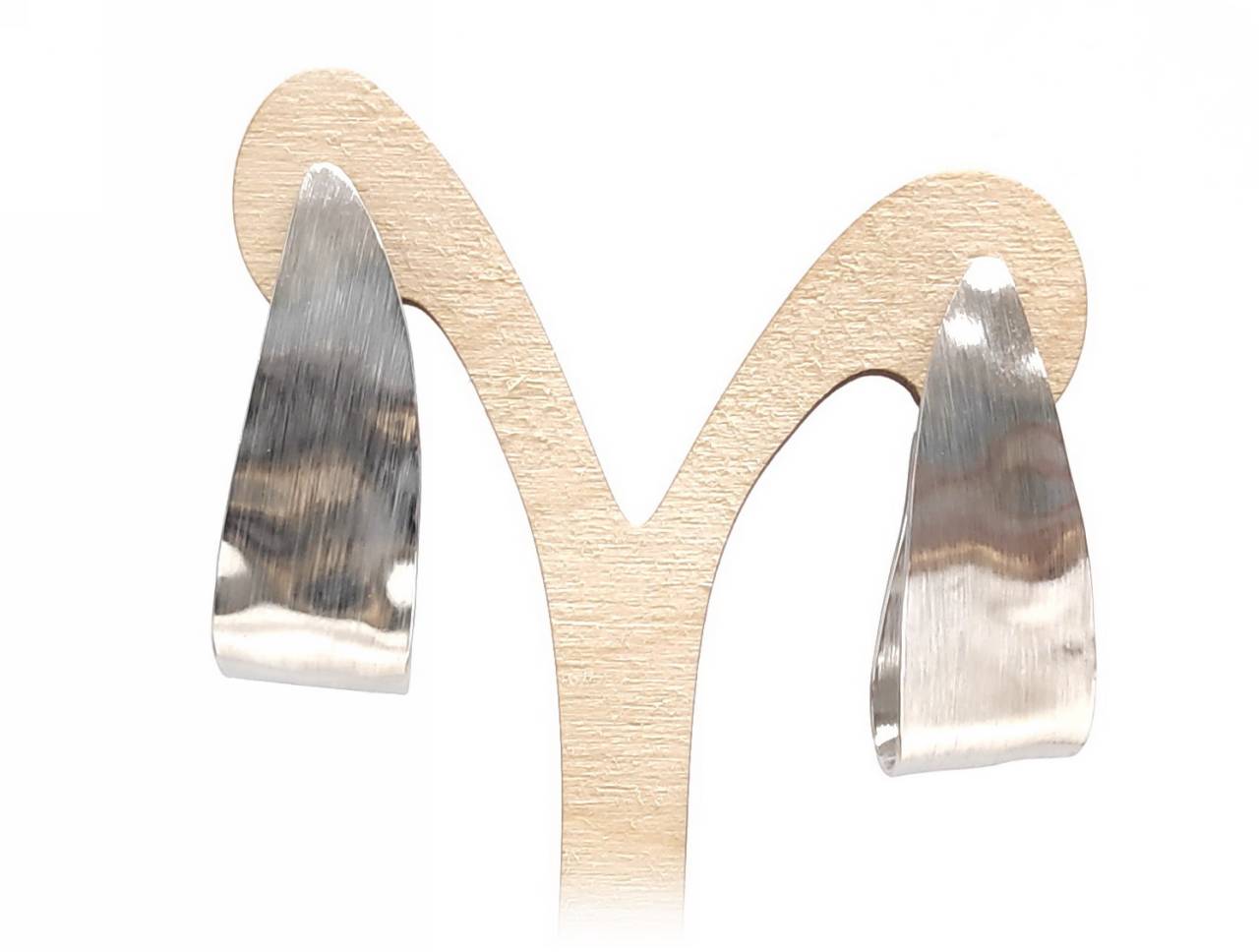 Κομψά Ασημένια Σκουλαρίκια με Μοντέρνα Ανεστραμμένη Καμπύλη και Λεπτές Γραμμές | 2412-110A