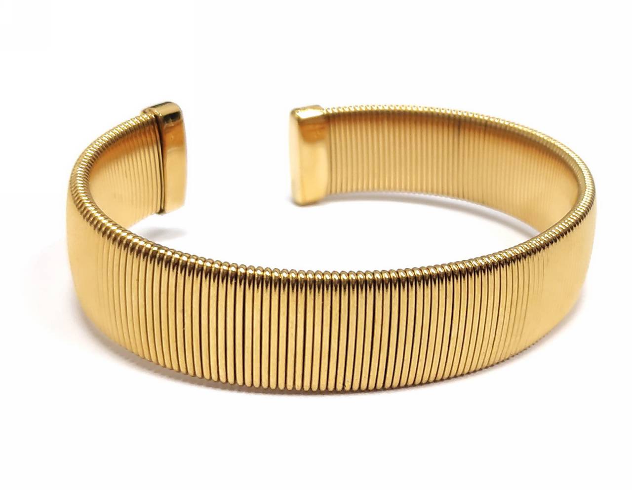 Κομψό Χρυσό Βραχιόλι με Ελαστική Δομή και Λεπτές Οριζόντιες Γραμμές | 2412-204X