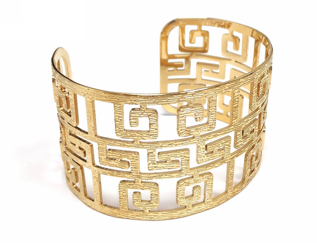 Χρυσό Χρώματος Γυναικείο Βραχιόλι με Ανάγλυφο Γεωμετρικό Μοτίβο Λαβύρινθος - Ανοιχτού Τύπου Διακοσμητικό Σχέδιο | 2412-209X
