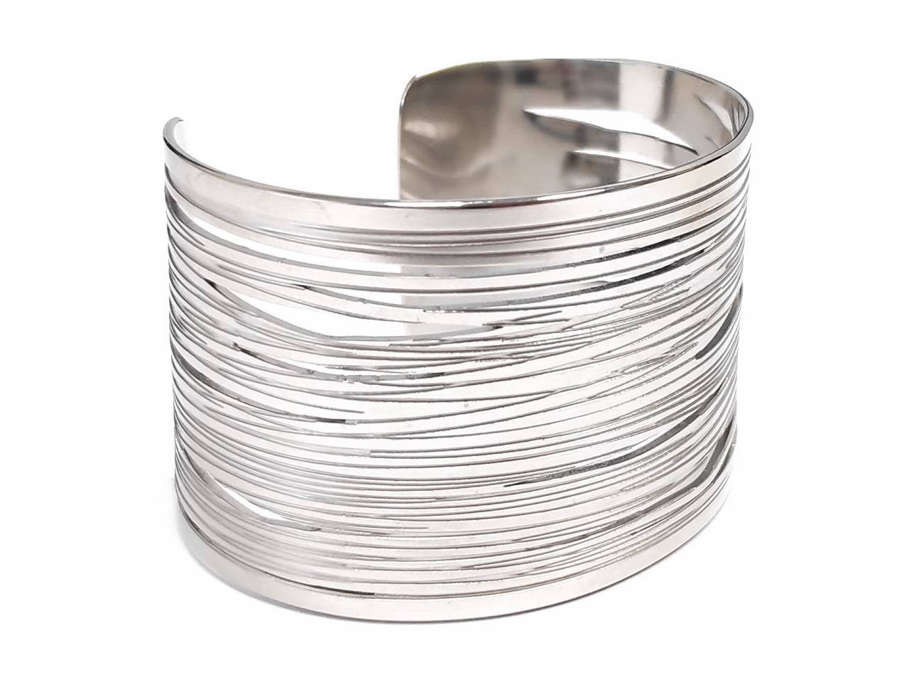 Κομψό Ασημένιο Βραχιόλι Μανσέτα με Οριζόντιες Ρίγες και Γυαλιστερό Φινίρισμα | 2412-222A