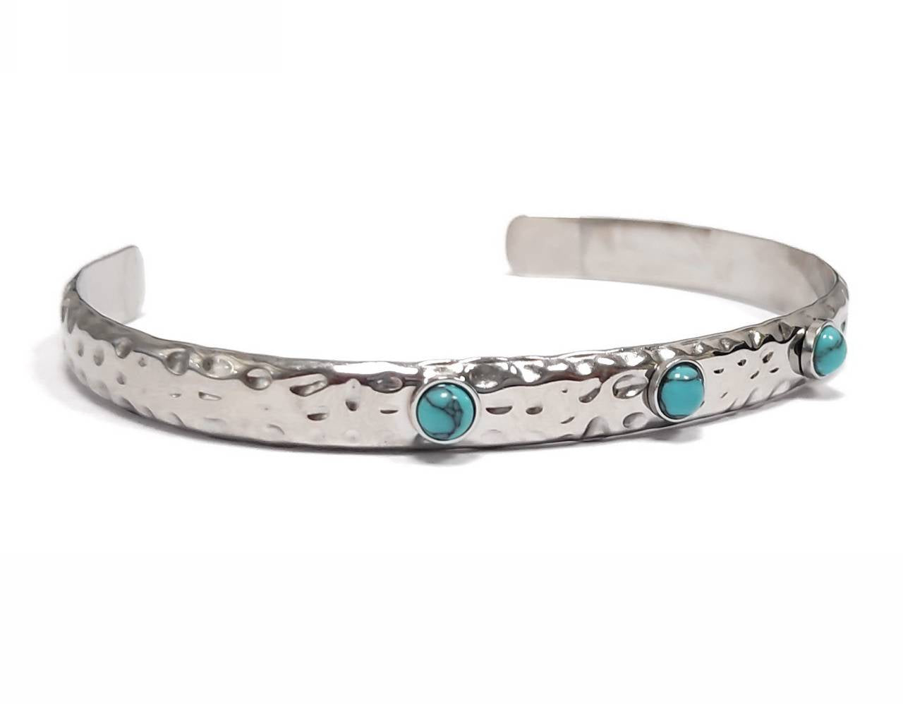 Κομψό Ασημένιο Γυναικείο Βραχιόλι με Τυρκουάζ Πετράδια και Διακοσμητικές Κοιλότητες | 2412-265A