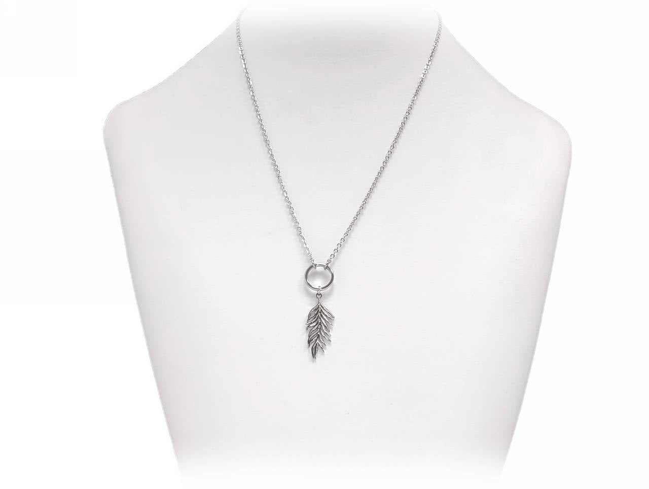 Κολιέ με Ασημένιο Μενταγιόν Κύκλο και Ανάγλυφη Φτερούγα | 2412-519A