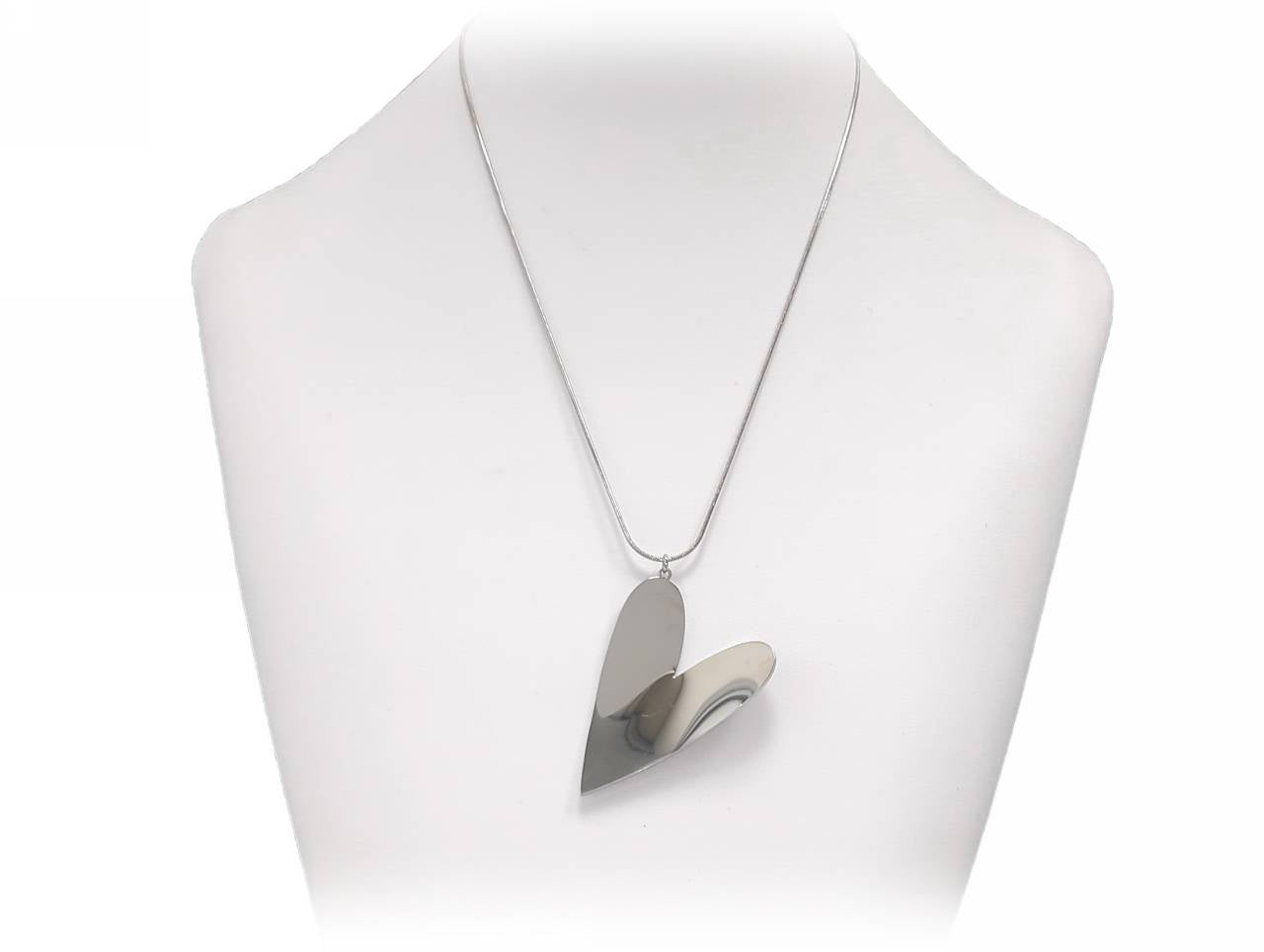 Κομψό Γυναικείο Κολιέ με Μεταλλικό Μενταγιόν Καρδιάς σε Λεπτή Αλυσίδα | 2412-526A