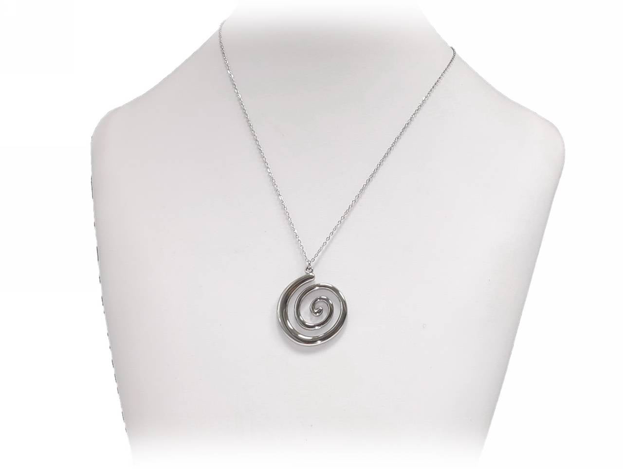 Κολιέ με Μενταγιόν σε Σχήμα Σπείρας Ασημένιας Απόχρωσης | 2412-528A